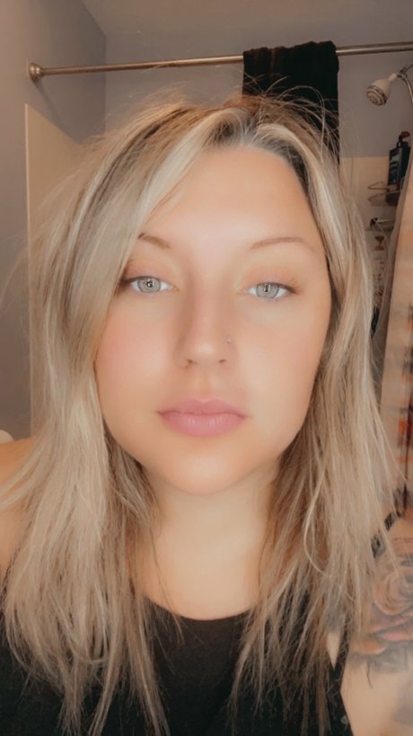 Nacktes geleaktes OnlyFans-Foto von Devon Rae