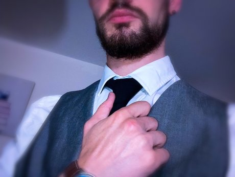 Nacktes geleaktes OnlyFans-Foto von Mrd  Suited Man  Free Subcription