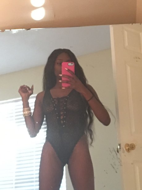 Nacktes geleaktes OnlyFans-Foto von Hershey Kiss