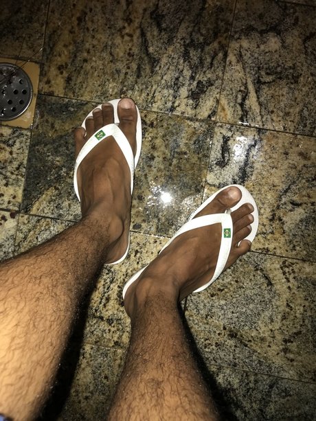 Nacktes geleaktes OnlyFans-Foto von Kaulitz