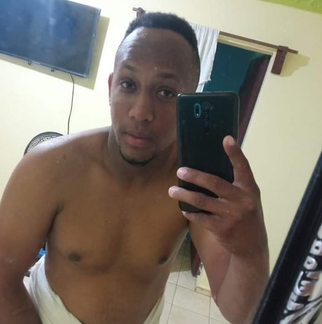 Nacktes geleaktes OnlyFans-Foto von Daniel Reyes