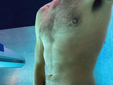 Nacktes geleaktes OnlyFans-Foto von Dl Bi Hung