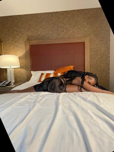 Nacktes geleaktes OnlyFans-Foto von Raindrops Wet