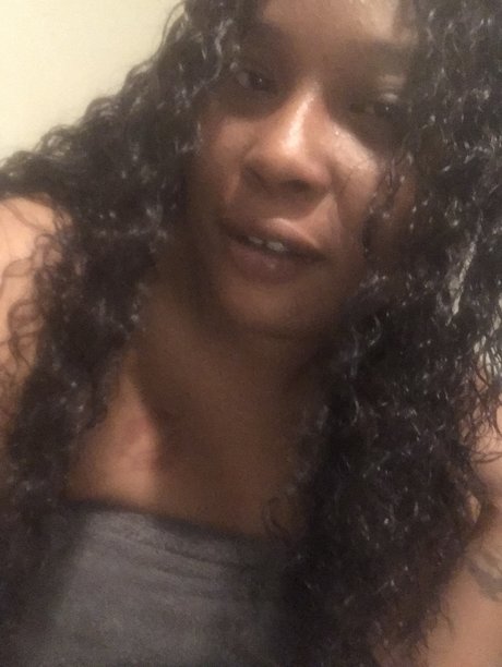 Nacktes geleaktes OnlyFans-Foto von Super Rain