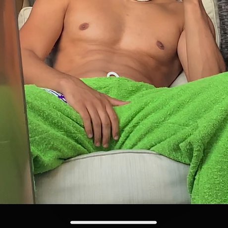 Nacktes geleaktes OnlyFans-Foto von Rah