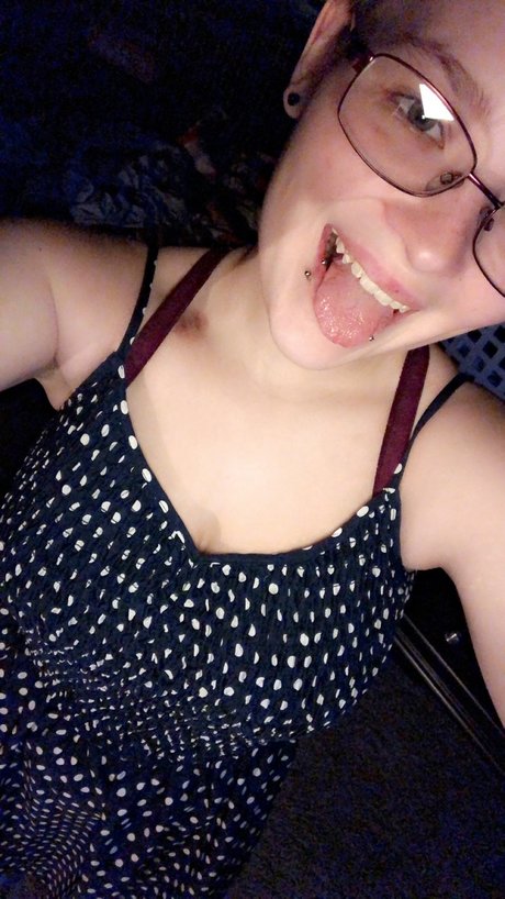 Nacktes geleaktes OnlyFans-Foto von Raee
