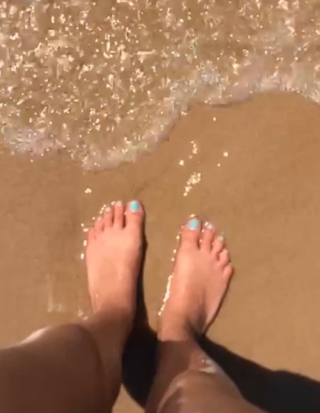 Nacktes geleaktes OnlyFans-Foto von Feet Of The Earth