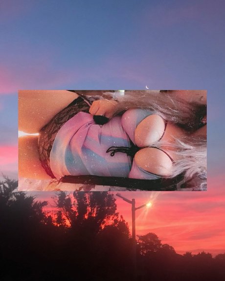 Nacktes geleaktes OnlyFans-Foto von Divinitiessiren