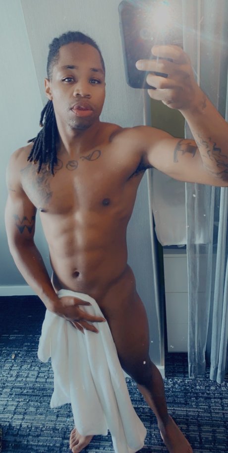 Nacktes geleaktes OnlyFans-Foto von Ray Walk