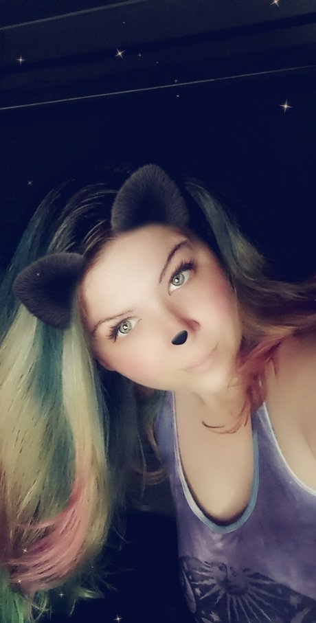 Nacktes geleaktes OnlyFans-Foto von Ravecorekitty
