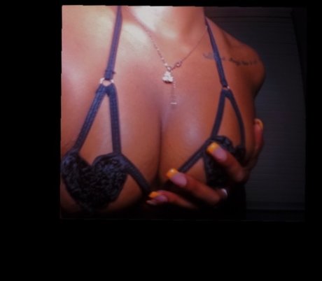 Nacktes geleaktes OnlyFans-Foto von Rarri