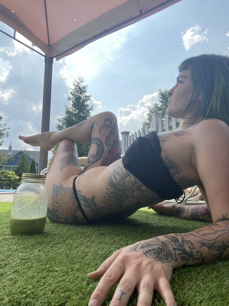 Nacktes geleaktes OnlyFans-Foto von P E A C H E