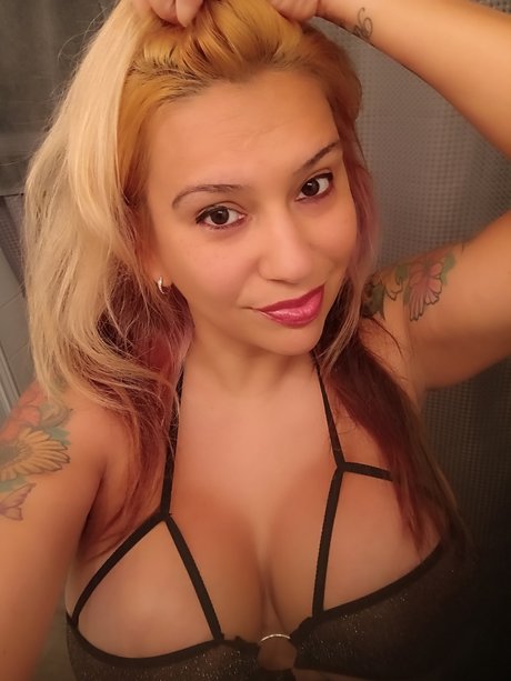 Nacktes geleaktes OnlyFans-Foto von Cherry Bond