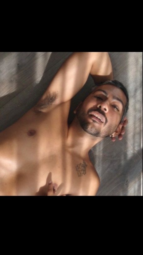 Nacktes geleaktes OnlyFans-Foto von Ojos Negros Piel Canela