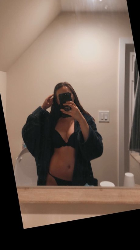 Nacktes geleaktes OnlyFans-Foto von Reese Mathews