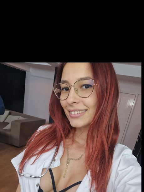 Nacktes geleaktes OnlyFans-Foto von Rosse Your Tiny Sexy Neighbor 