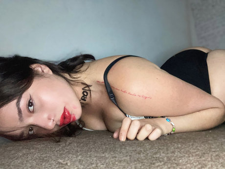 Nacktes geleaktes OnlyFans-Foto von Roslyn Shalala