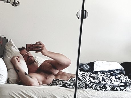 Nacktes geleaktes OnlyFans-Foto von Ray Tony