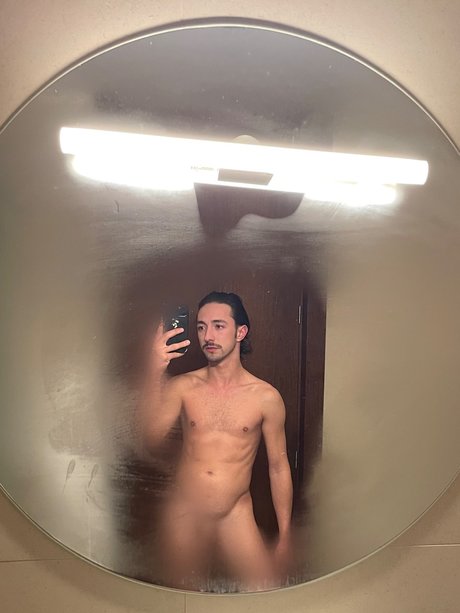 Nacktes geleaktes OnlyFans-Foto von Romeo  Bottom  Boy In The Mirror