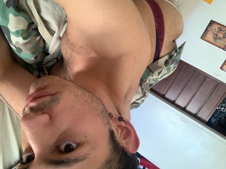 Nacktes geleaktes OnlyFans-Foto von Romeo Ackerman
