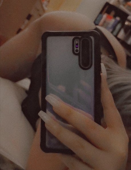 Nacktes geleaktes OnlyFans-Foto von Robynnmaee