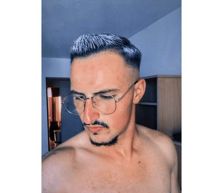 Nacktes geleaktes OnlyFans-Foto von Robert