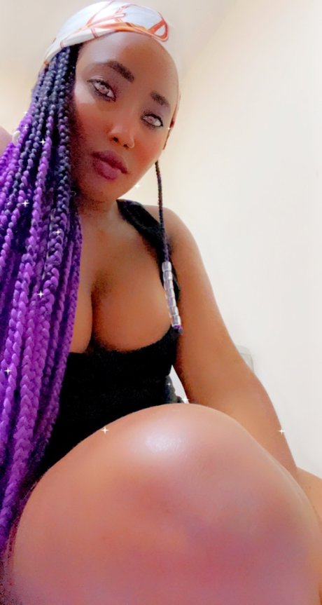 Nacktes geleaktes OnlyFans-Foto von Meta Cash