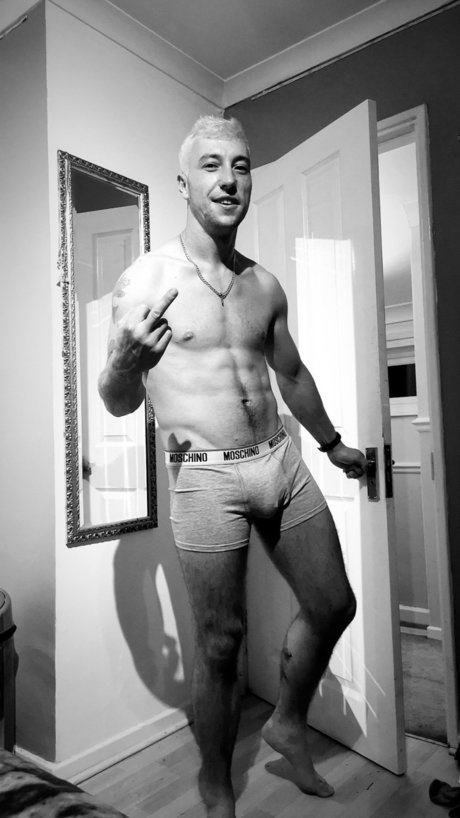Nacktes geleaktes OnlyFans-Foto von Russell Tilbury