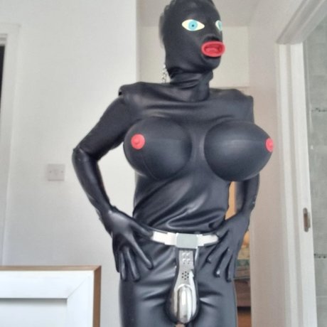 Nacktes geleaktes OnlyFans-Foto von Rubberdolljim