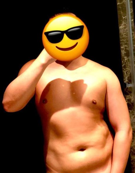 Nacktes geleaktes OnlyFans-Foto von Rstlne