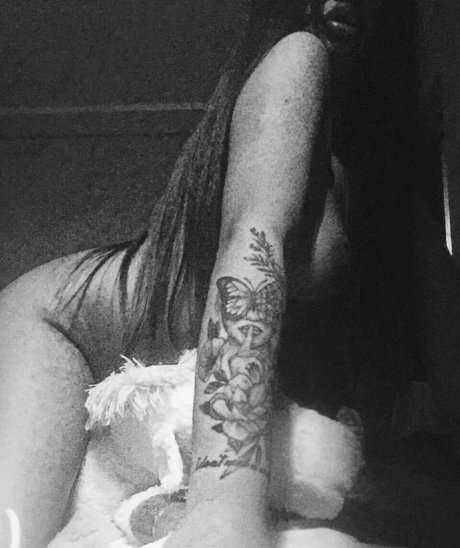 Nacktes geleaktes OnlyFans-Foto von Andrababe