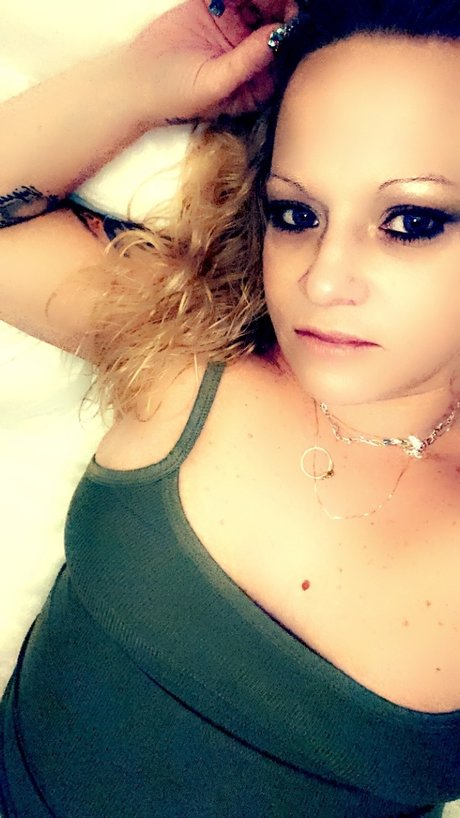 Nacktes geleaktes OnlyFans-Foto von Queen Bee