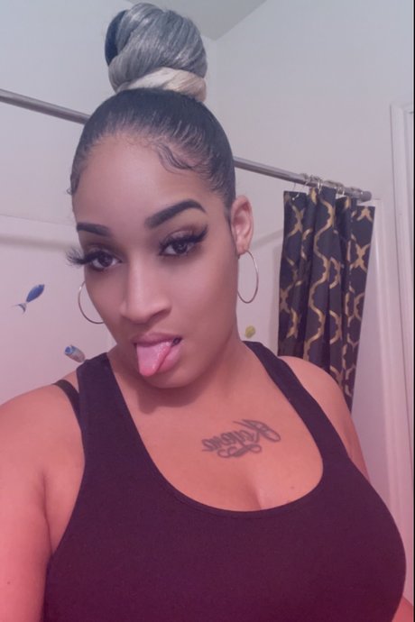 Nacktes geleaktes OnlyFans-Foto von Candyyy