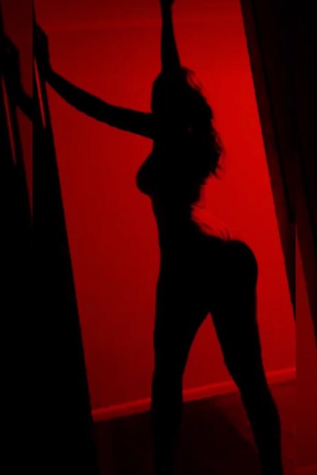 Nacktes geleaktes OnlyFans-Foto von R O S I E
