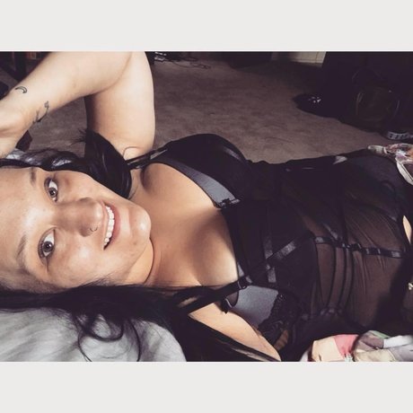 Nacktes geleaktes OnlyFans-Foto von Scarlett Leigh