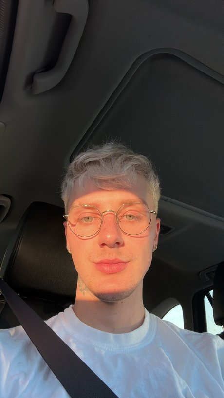 Nacktes geleaktes OnlyFans-Foto von Unholy Saint