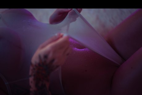 Nacktes geleaktes OnlyFans-Foto von Sah Vabien
