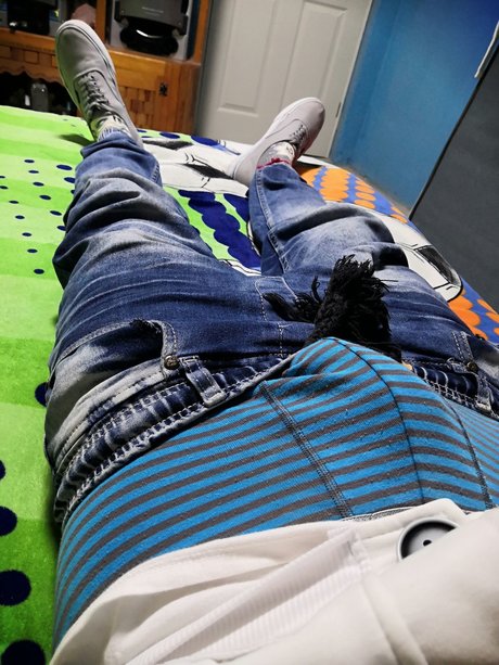 Nacktes geleaktes OnlyFans-Foto von Sagging Abs Wolf Shirtless