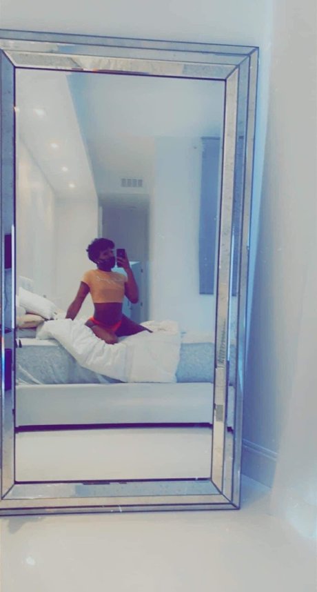 Nacktes geleaktes OnlyFans-Foto von Safarihunter