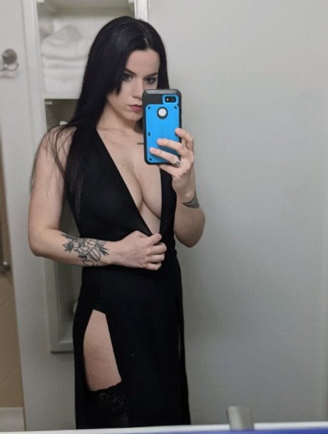 Nacktes geleaktes OnlyFans-Foto von Sabryna Syn Free