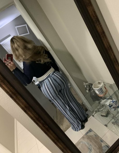 Nacktes geleaktes OnlyFans-Foto von Evanotty