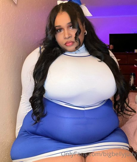 Nacktes geleaktes OnlyFans-Foto von Bigbellyjudy
