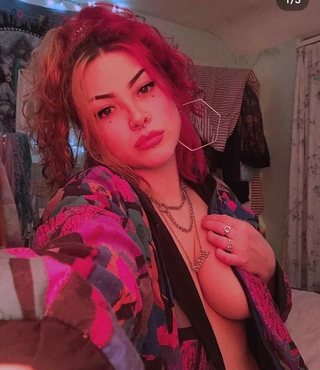 Nacktes geleaktes OnlyFans-Foto von Neferkitti