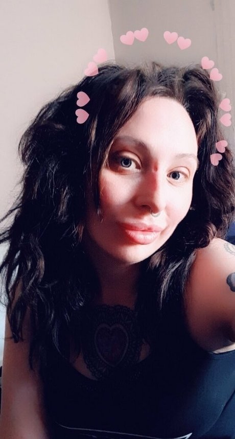 Nacktes geleaktes OnlyFans-Foto von Queenrainifree