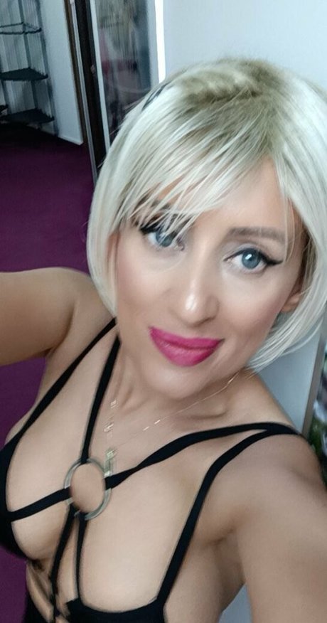 Nacktes geleaktes OnlyFans-Foto von Sunnysoccermommy