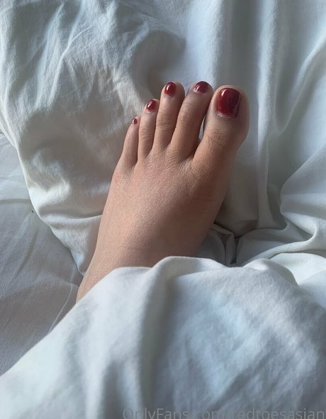 Nacktes geleaktes OnlyFans-Foto von Redtoesasian