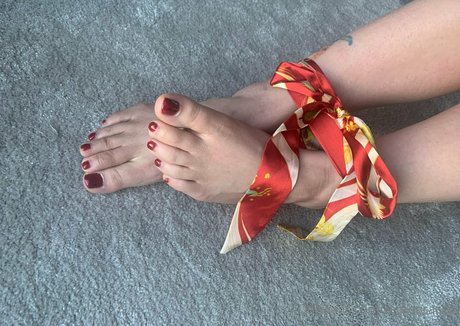 Nacktes geleaktes OnlyFans-Foto von Redtoesasian