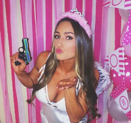 Nacktes geleaktes OnlyFans-Foto von Taylor Altom