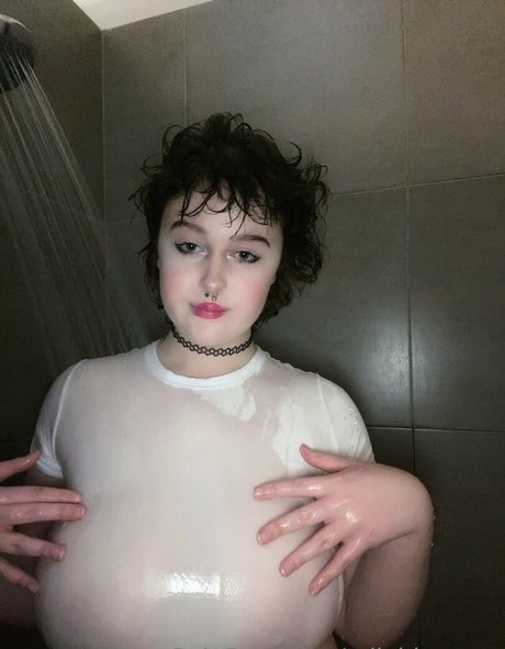 Nacktes geleaktes OnlyFans-Foto von Milabloomoo