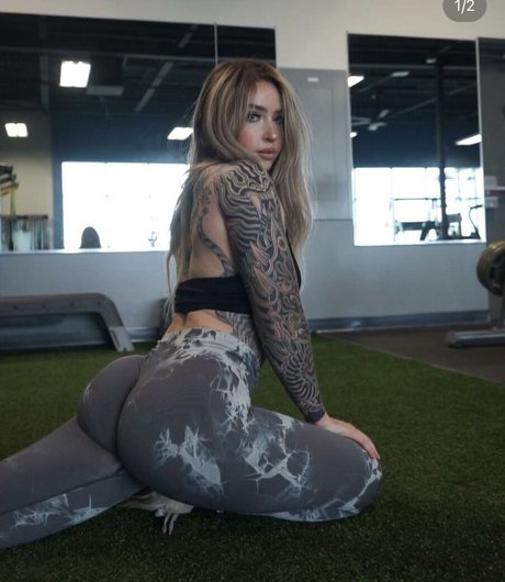 Nacktes geleaktes OnlyFans-Foto von Strongwifu